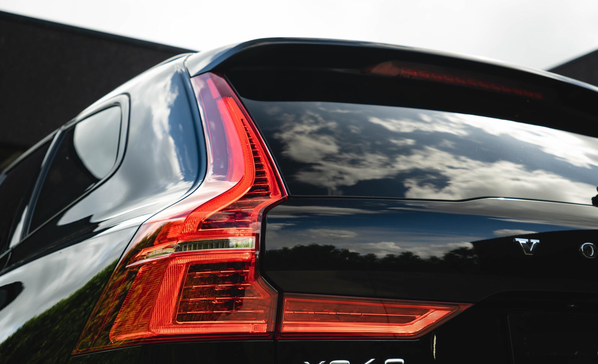 2023 Volvo XC 60 T6 Recharge/Hybrid AWD Plus Dark 350HP - Image 14